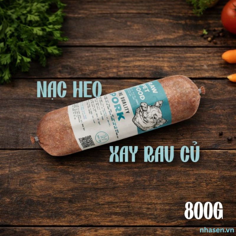 Thức ăn cho chó tươi từ nạc heo xay nhuyễn kết hợp rau củ, cung cấp đạm vừa phải và chất xơ tự nhiên. Công thức phù hợp cho chó có hệ tiêu hóa nhạy cảm hoặc cần khẩu phần nhẹ nhàng.