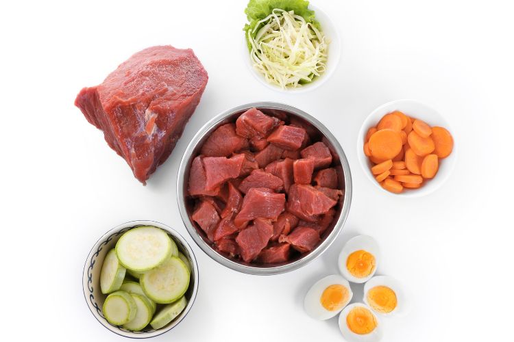 RAW FOOD cho chó mèo phù hợp với nhu cầu dinh dưỡng tự nhiên của thú cưng.